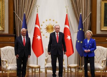 أردوغان يزور دمشق قريبا في أول زيارة منذ سقوط الأسد 4 الرئيس التركي رجب طيب أردوغان في أنقرة، الذي أعلن أن أردوغان يزور دمشق قريبا
