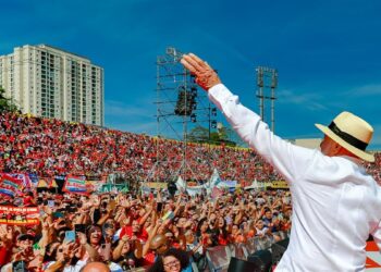 حملة لولا دا سيلفا تتهم ميتا بالتدخل في انتخابات البرازيل 2 لولا دا سيلفا يحيي أنصاره خلال تجمع انتخابي في ساو برناردو دو كامبو