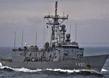 مجلس النواب الليبي يصادق على الاتفاق البحري مع تركيا 2 فرقاطة تابعة للبحرية التركية في البحر، في إشارة إلى الاتفاق البحري حول حدود المتوسط