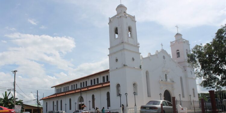 Penonomé cathedral with its two white bell towers, seen before the Panama earthquake