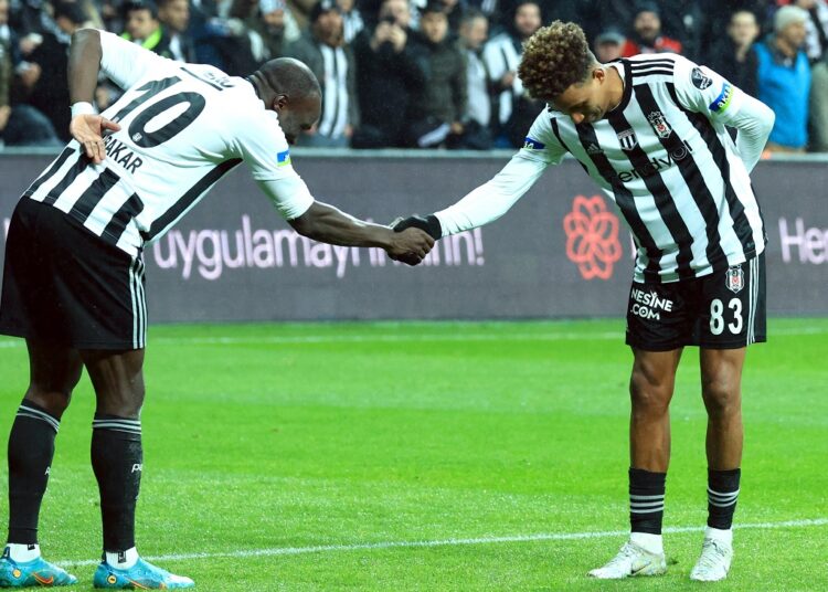 Kara Kartal Aboubakar'la uçuyor 1 Kara Kartal Aboubakar’la uçuyor