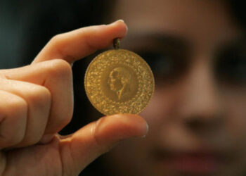 Fitch altın fiyatlarına yönelik öngörüsünü yükseltti