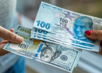 Dolar yeni haftaya rekorla başladı