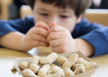 Uzmanlar: Alerji riskini azaltmak için bebeklerinize fıstık ürünleri verin