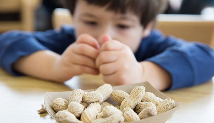 Uzmanlar: Alerji riskini azaltmak için bebeklerinize fıstık ürünleri verin