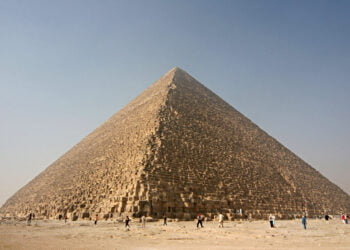 Büyük Giza Piramidi’nin içerisinde gizli bir koridor keşfedildi