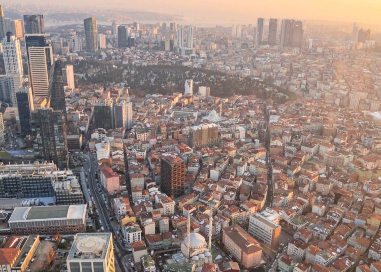 Depremlerin ardından İstanbul'da satılmayı bekleyen konutların sayısı yüzde 49 arttı 1 Depremlerin ardından İstanbul’da satılmayı bekleyen konutların sayısı yüzde 49 arttı