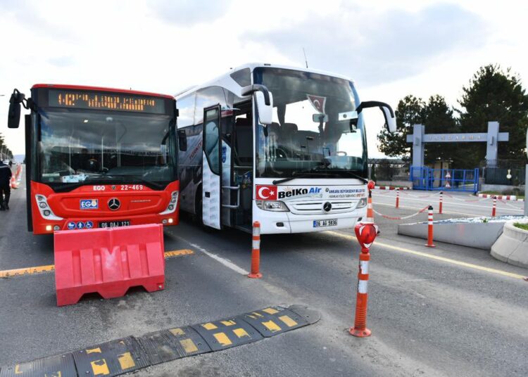 Esenboğa'da ulaşım krizi: EGO otobüsleri içeri alınmıyor 1 Esenboğa’da ulaşım krizi: EGO otobüsleri içeri alınmıyor