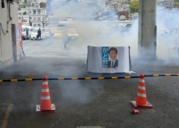 Japonya Başbakanı’na sis bombalı saldırı 