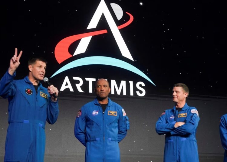 NASA’nın Ay Misyonu’nda ilk kez kadın ve siyahi astronot yer alacak 1 NASA’nın Ay Misyonu’nda ilk kez kadın ve siyahi astronot yer alacak