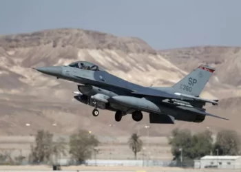 ABD’ye ait bir F-16 savaş uçağı eğitim uçuşu sırasında düştü