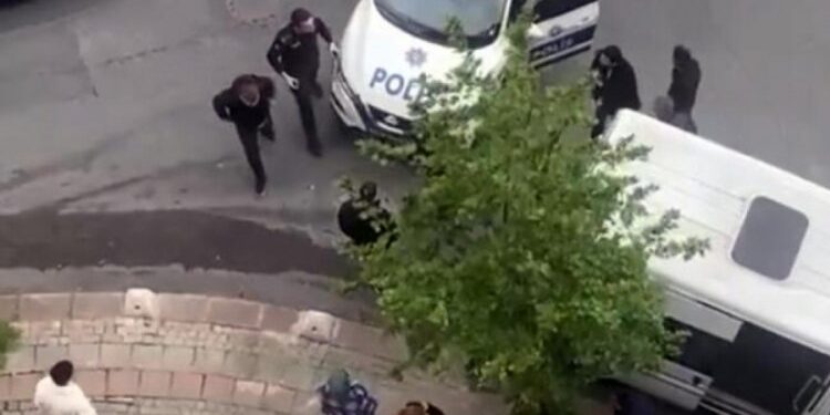 Hakim, sara nöbeti geçiren kişiyi saldırgan zannedip vurdu 1 Hakim, sara nöbeti geçiren kişiyi saldırgan zannedip vurdu