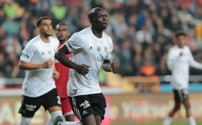 Aboubakar Kartal’ı uçurmaya devam ediyor 1 Aboubakar Kartal’ı uçurmaya devam ediyor