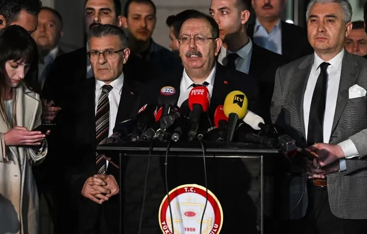 Erdoğan balkonda konuştu, ardından YSK Başkanı ilk kez verileri açıkladı 1 Erdoğan balkonda konuştu, ardından YSK Başkanı ilk kez verileri açıkladı