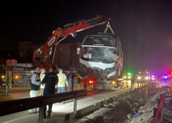 Bursa’da tur otobüsü devrildi: İkisi öğrenci üç kişi öldü, 44 kişi yaralandı