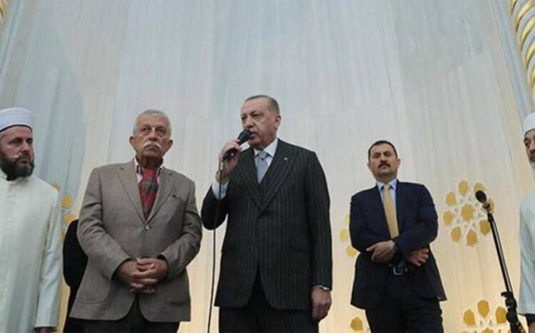 Erdoğan yine camide miting yaptı