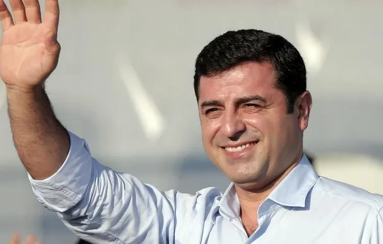 Demirtaş, Der Spiegel'e konuştu: Erdoğan kaybedecek, siyasi kariyeri sona erecek 1 Demirtaş, Der Spiegel’e konuştu: Erdoğan kaybedecek, siyasi kariyeri sona erecek