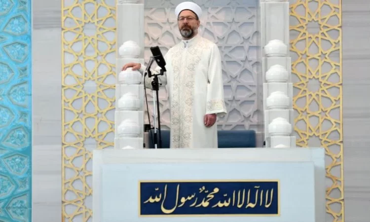 Diyanet personeli, Ali Erbaş’ın arkasında namaz kılmayı bıraktı iddiası