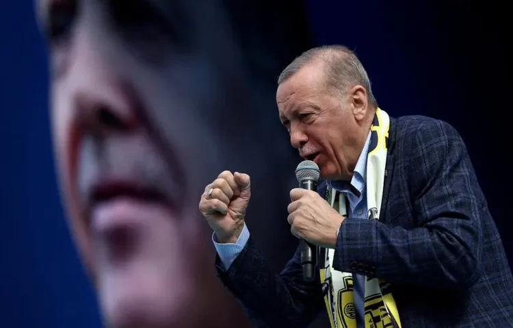 Wall Street Journal: Erdoğan, elindeki avantajlara rağmen mutlak zafer kazanamadı