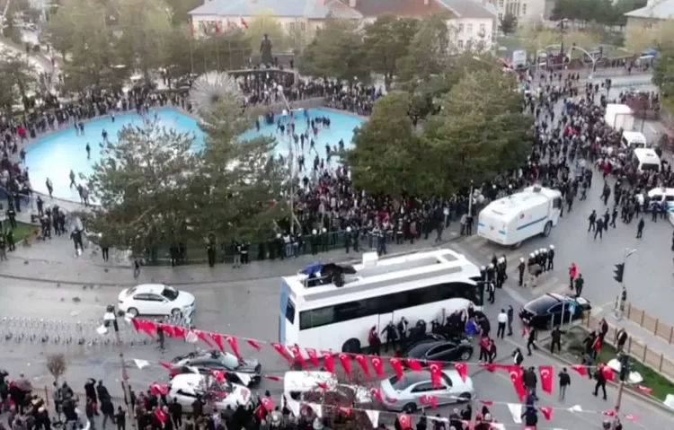 Erzurum provokasyonunda gözaltına alınan 15 şüpheli serbest bırakıldı 1 Erzurum provokasyonunda gözaltına alınan 15 şüpheli serbest bırakıldı