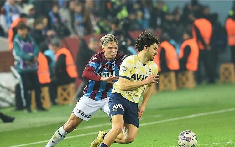 Kadıköy'de kritik derbi: Fenerbahçe, Trabzonspor'u ağırlıyor 1 Kadıköy’de kritik derbi: Fenerbahçe, Trabzonspor’u ağırlıyor