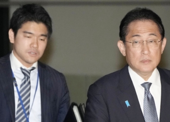 Japonya Başbakanı, resmi konutta parti veren oğlunu görevden aldı