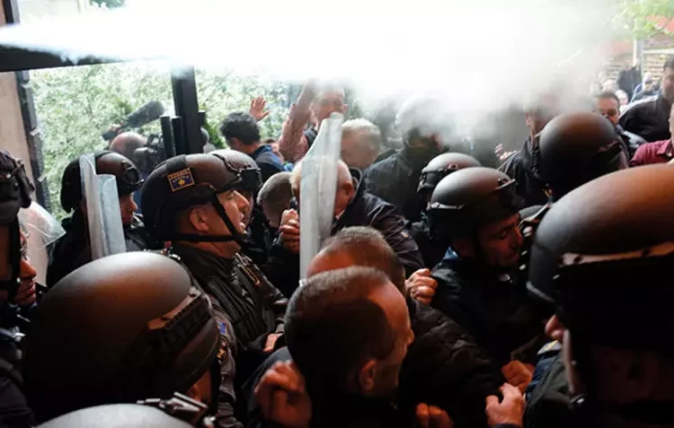 Kosova'da gerilim artıyor: Dünya tedirgin 1 Kosova’da gerilim artıyor: Dünya tedirgin