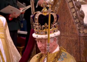 İngiltere Kralı Charles tacına kavuştu