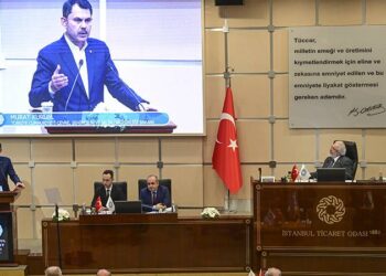 Bakan Kurum’a işadamlarından ‘siyaset yapma’ tepkisi