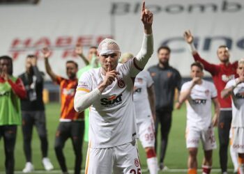 Galatasaraylı Victor Nelsson’un kaşına 15 dikiş atıldı