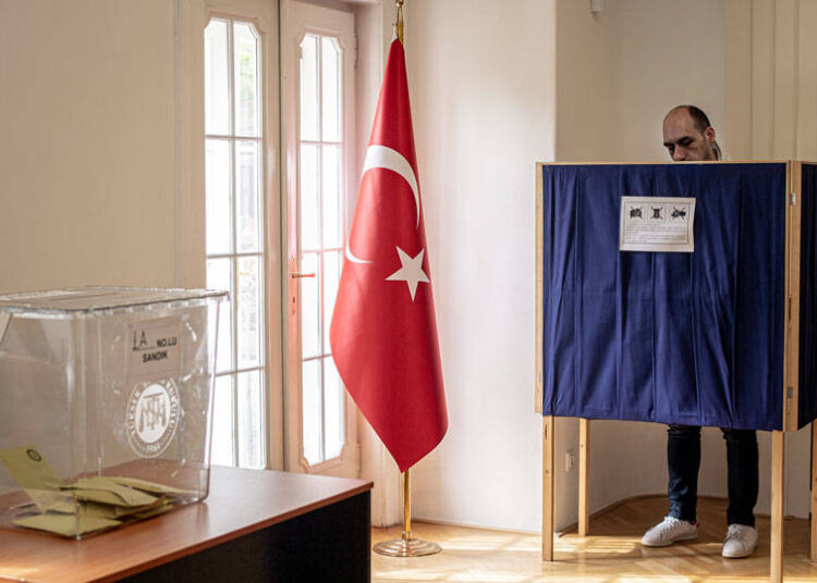 Yurt dışında 1 milyon 387 bin kişi oy kullandı 1 Yurt dışında 1 milyon 387 bin kişi oy kullandı