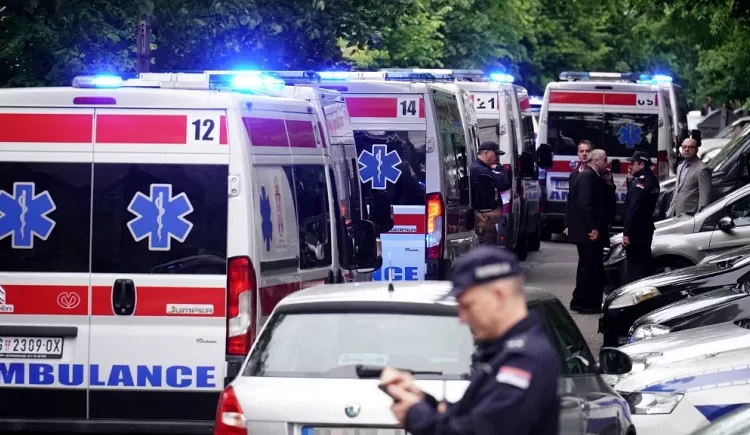 Sırbistan'da 7'nci sınıf öğrencisi okula silahla saldırdı: 8'i öğrenci 9 ölü, 7 yaralı 1 Sırbistan’da 7’nci sınıf öğrencisi okula silahla saldırdı: 8’i öğrenci 9 ölü, 7 yaralı
