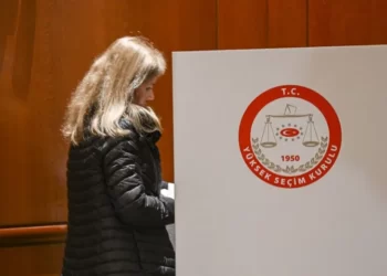 Yurt dışında oy kullanan seçmen sayısı 2018 rakamlarını geçti, 1 milyon 666 bine ulaştı 8 Yurt dışında oy kullanan seçmen sayısı 2018 rakamlarını geçti, 1 milyon 666 bine ulaştı