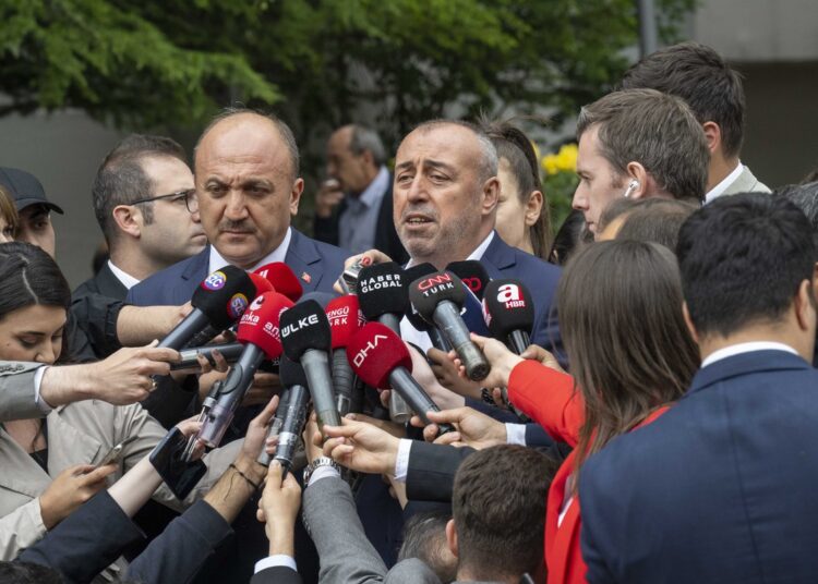 Asgari ücrette ara zam görüşmeleri başladı, ama para konuşulmadı 1 Asgari ücrette ara zam görüşmeleri başladı, ama para konuşulmadı