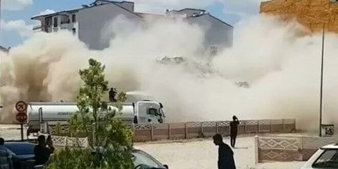 5 katlı bina korna sesiyle yıkıldı 1 5 katlı bina korna sesiyle yıkıldı
