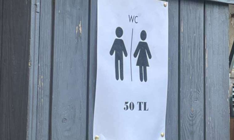 Çeşme ezber bozmuyor: Umumi tuvalet ücreti 50 TL oldu