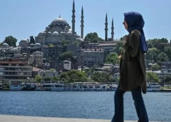 ‘Çürüyen sadece sistem değil, mahallenin dindar eğitimli gençleri’