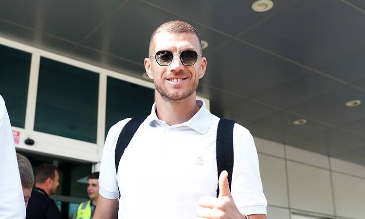 Fenerbahçe ilk transfer bombasını patlatıyor: Edin Dzeko İstanbul’a geldi 1 Fenerbahçe ilk transfer bombasını patlatıyor: Edin Dzeko İstanbul’a geldi