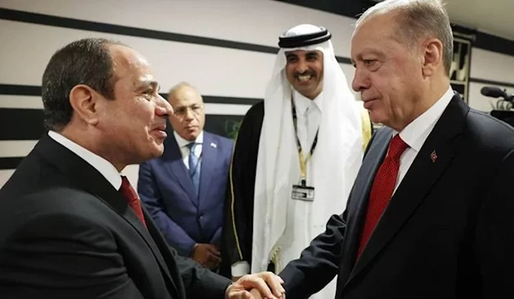 “Darbecilerle aynı masaya oturmam” dediğini unuttu, Türkiye’ye davet etti