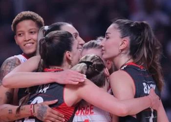 Dünya şampiyonu Sırbistan, Filenin Sultanları’na hafif geldi