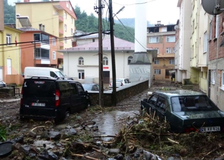 Giresun’da sel: Ev ve işyerleri su altında kaldı