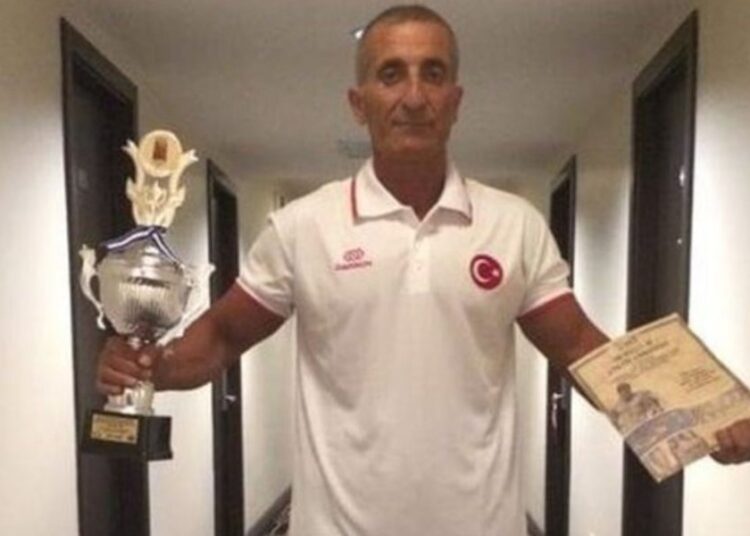 Alanya'da muhtar aracında infaz edildi 1 Alanya’da muhtar aracında infaz edildi