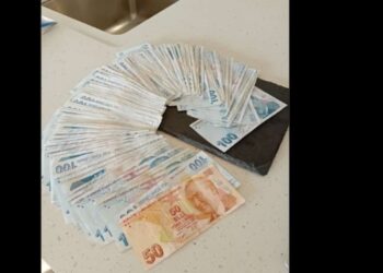 ‘Paramı bozdurdum, sanırım cüzdan olarak bavula ihtiyacım var!’