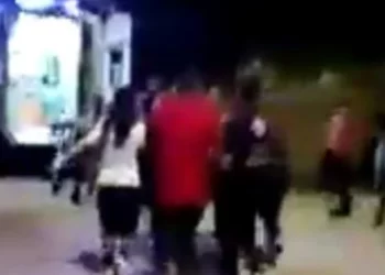 Korucuyu başından vurup aracını ateşe verdiler