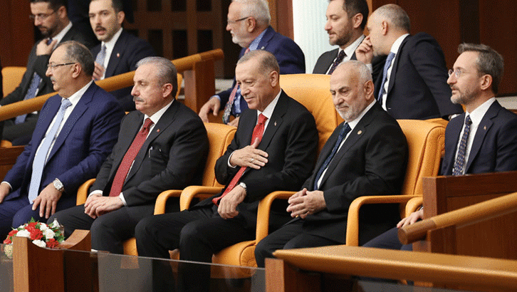 TBMM'de 28. Dönem, Erdoğan'a protesto ile başladı 1 TBMM’de 28. Dönem, Erdoğan’a protesto ile başladı