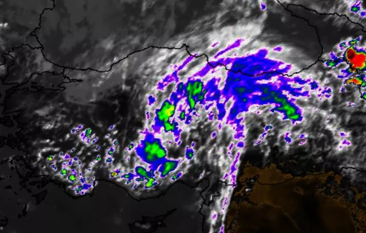 Meteoroloji'nin uyarıları bitmiyor: Ankara dahil 32 ile sarı kod 1 Meteoroloji’nin uyarıları bitmiyor: Ankara dahil 32 ile sarı kod