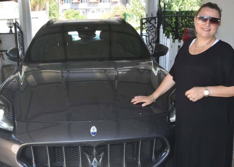 Maseratili polisin eşi: ‘Zayıflama çayı satıyorum, 3 villam, 1 restoranım var’ 1 Maseratili polisin eşi: ‘Zayıflama çayı satıyorum, 3 villam, 1 restoranım var’