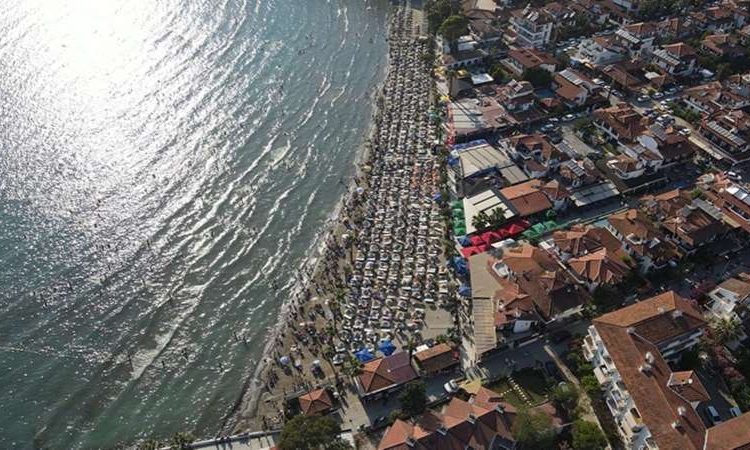 Dört bin kişinin yaşadığı ‘sakin şehrin’ nüfusu bir günde 15 kat arttı