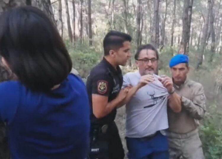 Akbelen’de ağaçlara sarılanlar gözaltına alındı 1 Akbelen’de ağaçlara sarılanlar gözaltına alındı