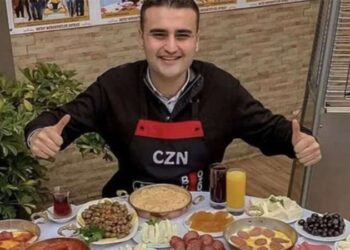 CZN Burak babasıyla davalık oldu: Dolandırıldım